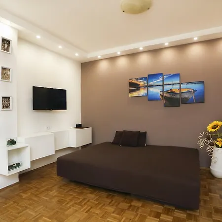 Modern With Free Parking Apartment Novi Sad
